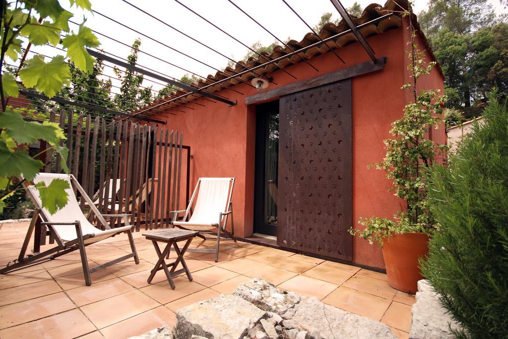Les Pierres Sauvages Bed & Breakfast Besse-sur-Issole Ngoại thất bức ảnh