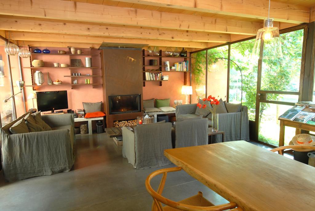 Les Pierres Sauvages Bed & Breakfast Besse-sur-Issole Ngoại thất bức ảnh