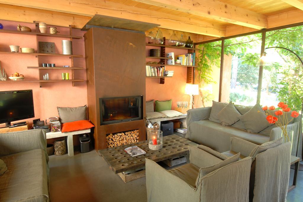 Les Pierres Sauvages Bed & Breakfast Besse-sur-Issole Ngoại thất bức ảnh