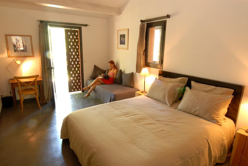 Les Pierres Sauvages Bed & Breakfast Besse-sur-Issole Phòng bức ảnh