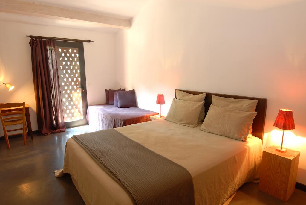 Les Pierres Sauvages Bed & Breakfast Besse-sur-Issole Phòng bức ảnh