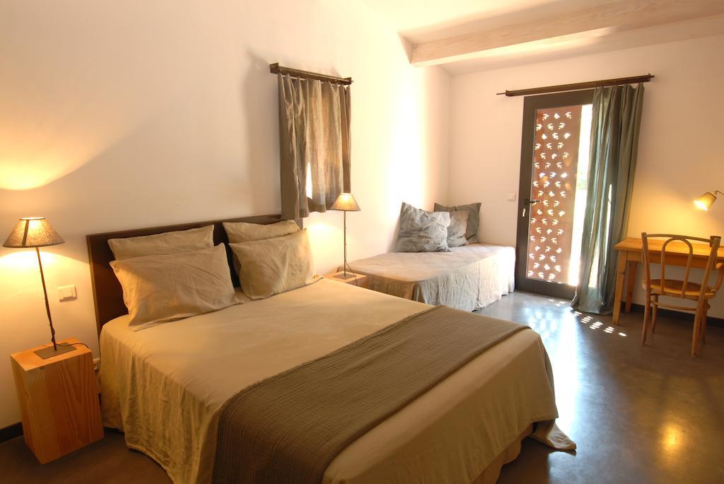 Les Pierres Sauvages Bed & Breakfast Besse-sur-Issole Phòng bức ảnh